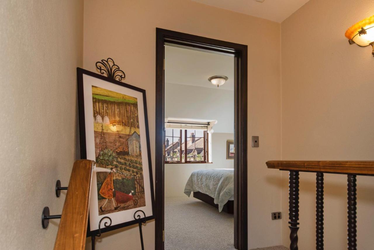 The Village Green Apartment Nelson Exterior photo